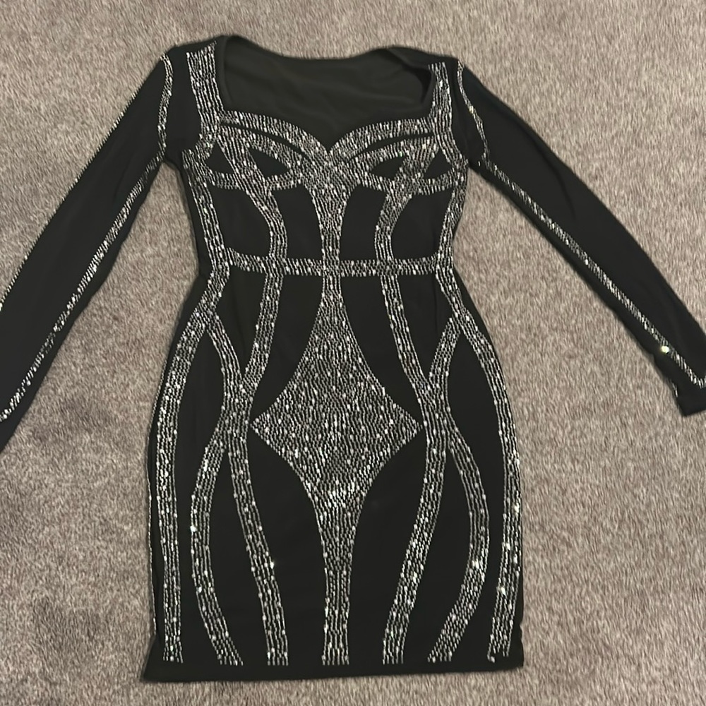 Black bodycon dress